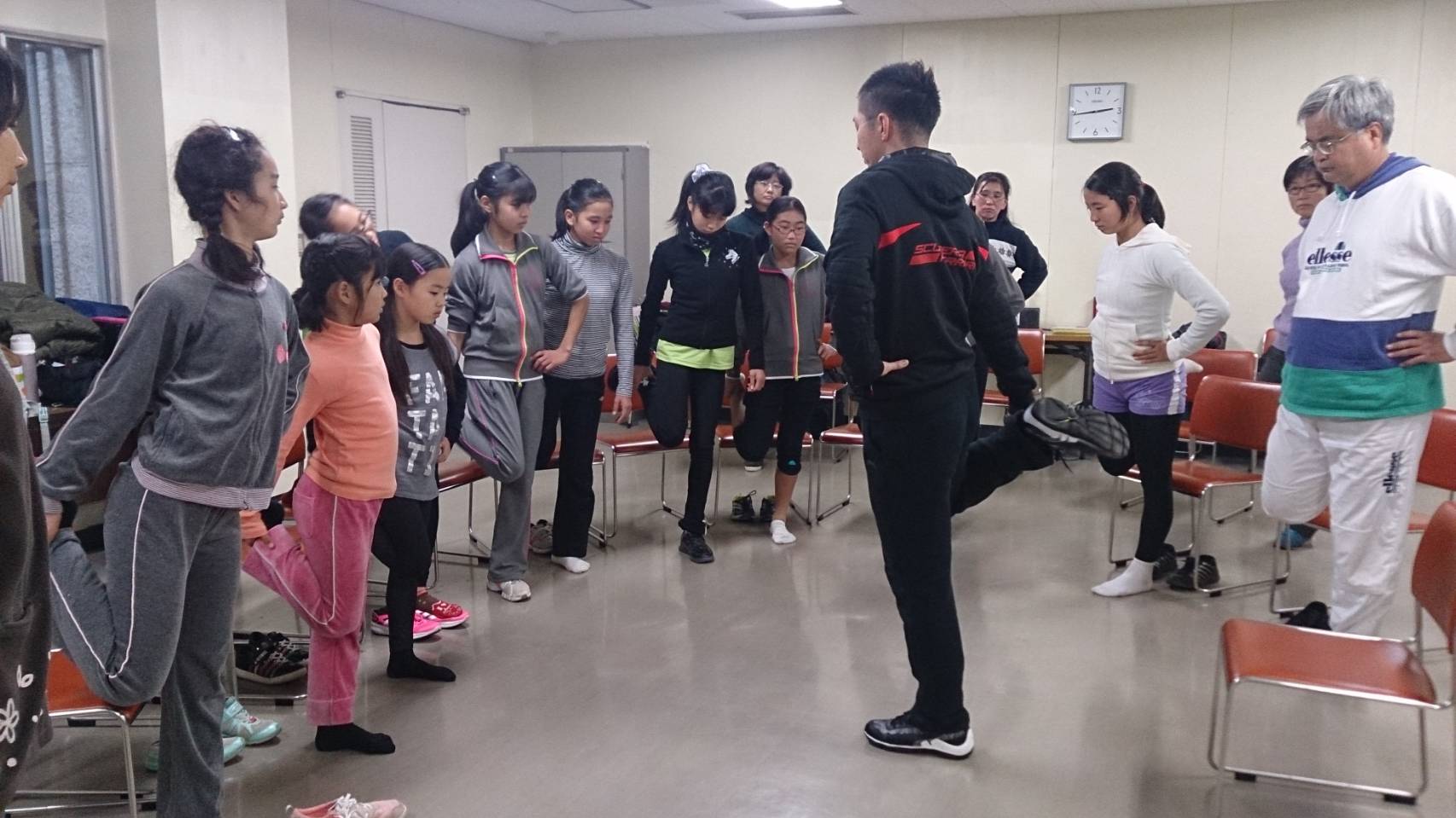 五十嵐による子供達への肺活実践風景